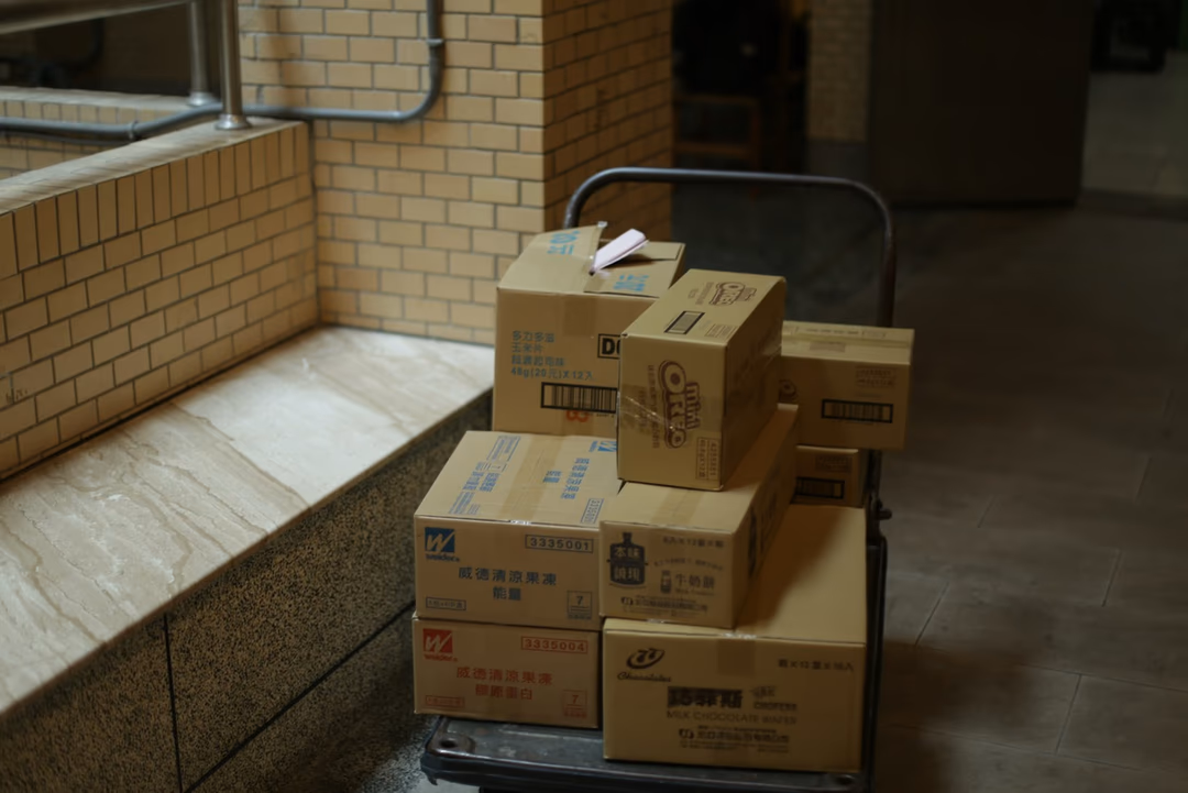 司機送完貨沒簽單，月底對帳吵到翻？中小企業客戶簽收與送貨確認系統 (POD) 建置完整攻略：從電子簽名、照片回傳到自動結案的數位化實戰