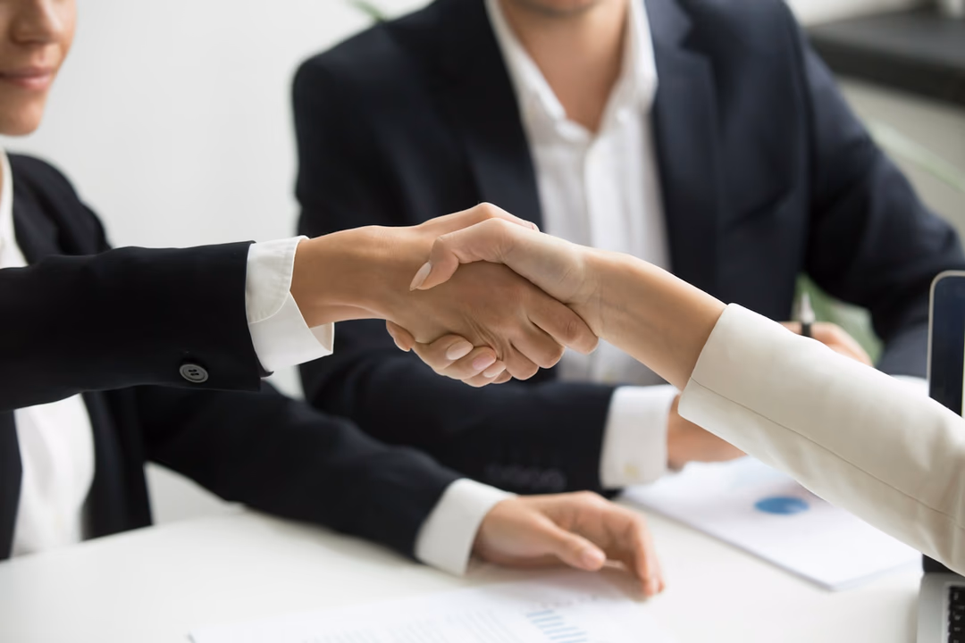 人資徵不到人、104 履歷變小狗?中小企業員工推薦招募獎金(Employee Referral Program)管理系統建置完整攻略:從內推連結、面試進度追蹤到獎金結算的數位化實戰