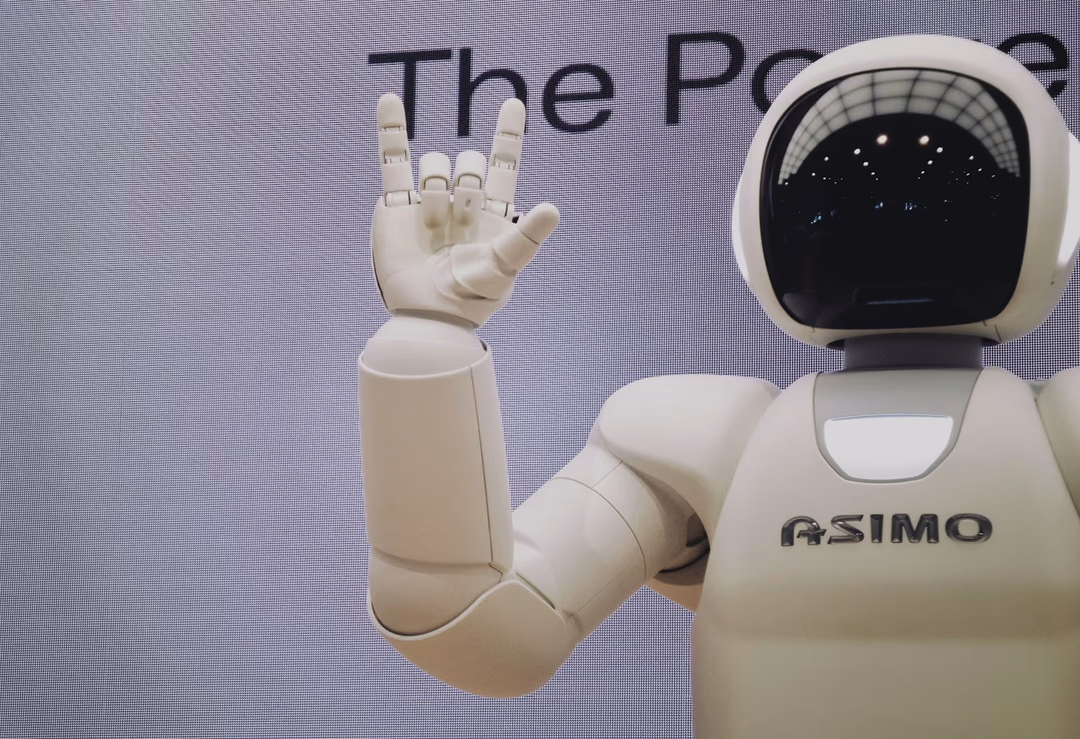 AI 開始長出身體了:2026 成了人形機器人『量產元年』,Figure 進駐 BMW、NVIDIA 丟出 Cosmos 3,機器人正從實驗室走進工廠