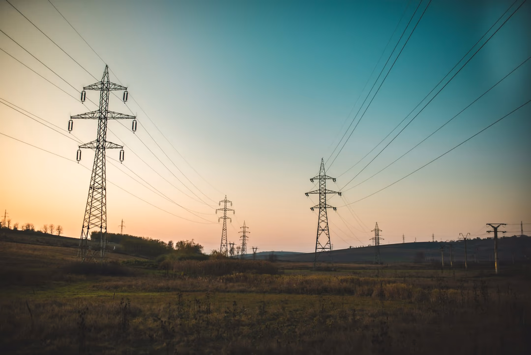 AI 資料中心缺電:併網排隊最久要等八年