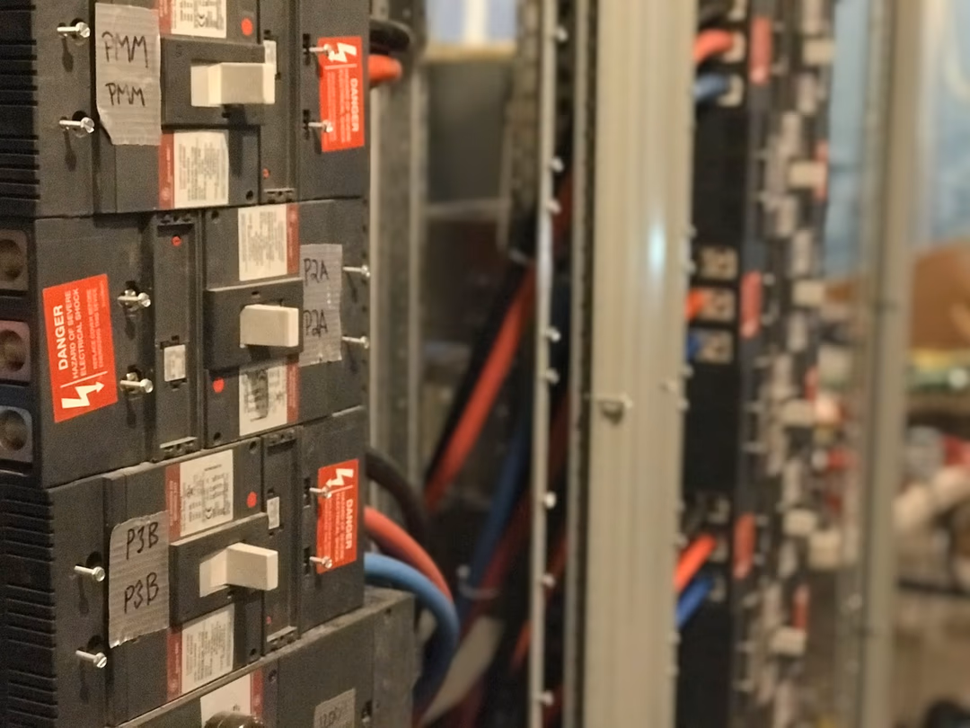 能源管理系統：契約容量超約與尖峰用電抓得出來